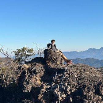 天狗のひょうてい。いい椅子である。