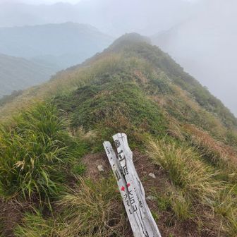 鉾立峰に帰ってきた👍🎶
登り返しがしんどい💦