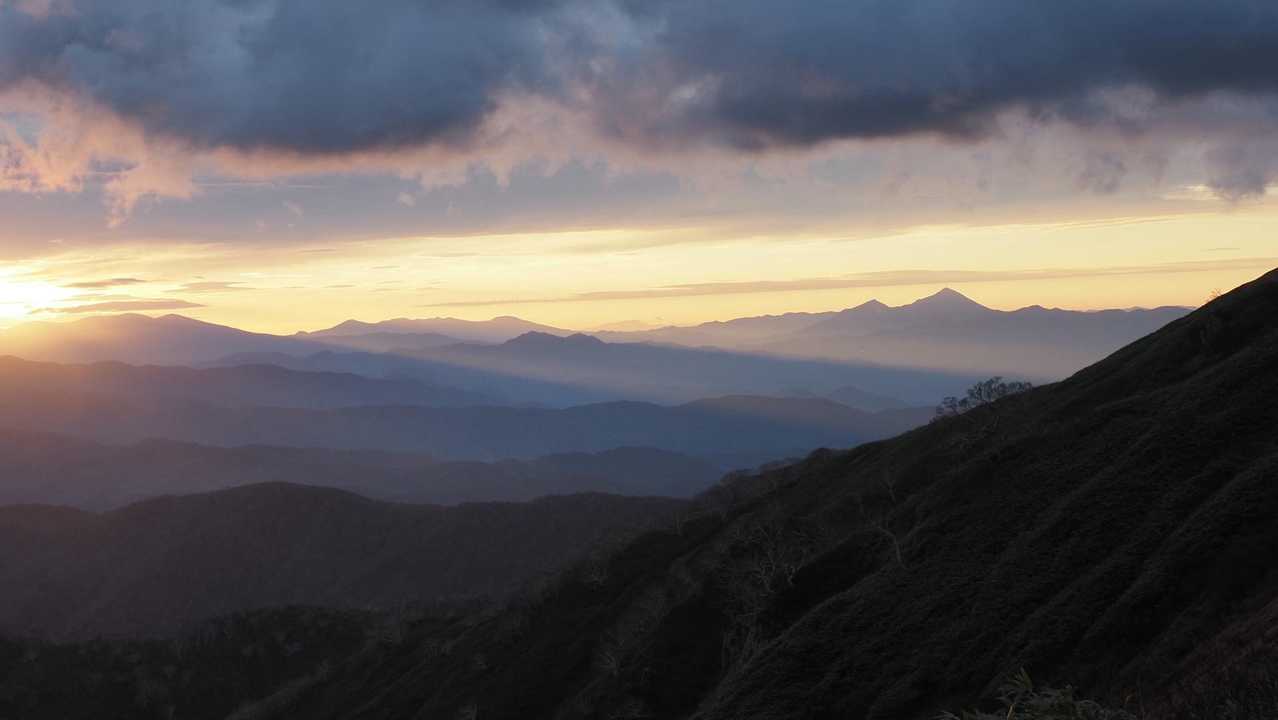 飯豊山、晩秋の稜線テン泊 の写真 39