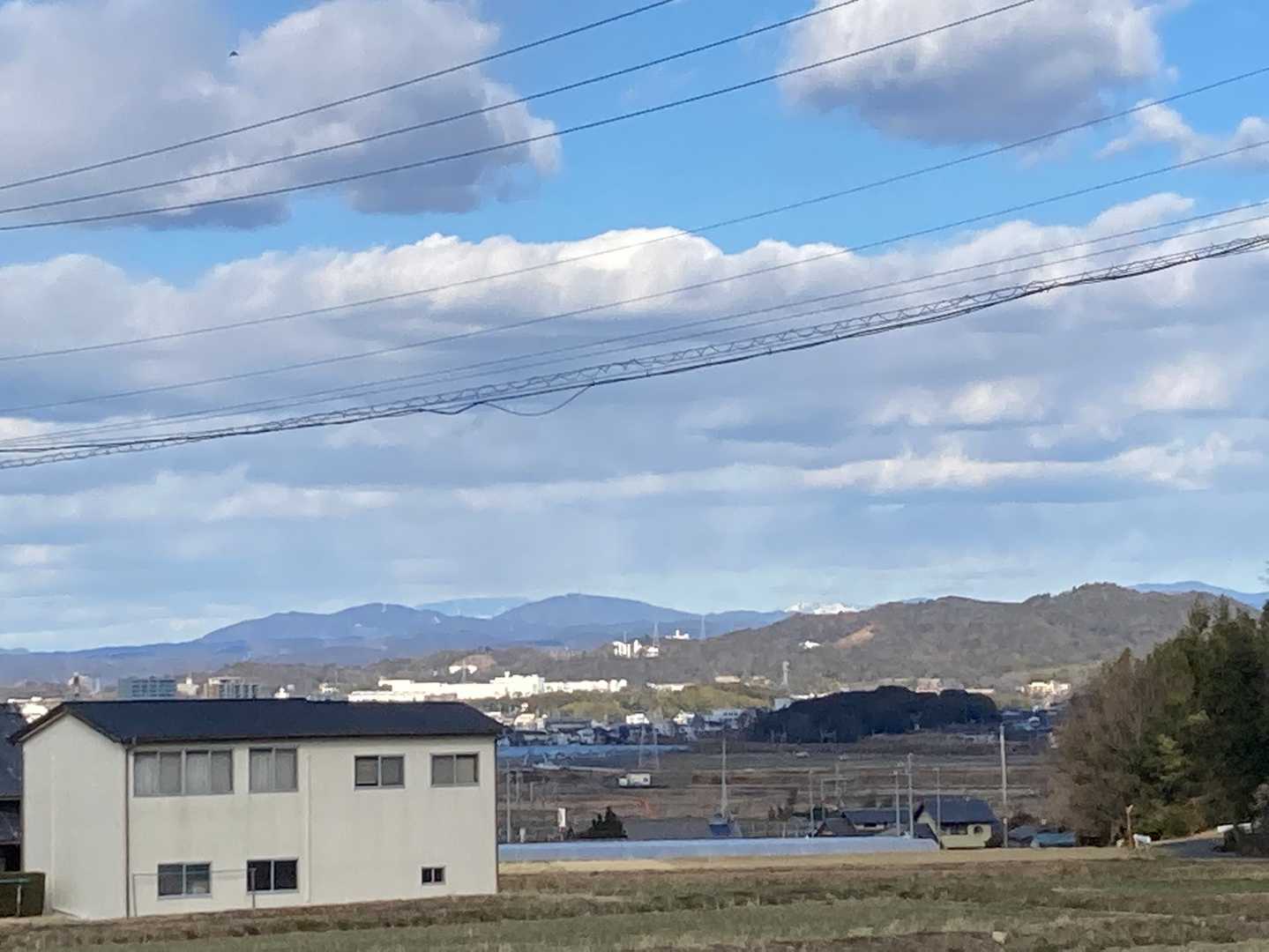 サクッと駐車場に戻りました。遠くに恵那山が見えます⛰