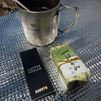 では、私たちも一休み☕️

娘が持たせてくれた羊羹😋
母の日にくれた千疋屋のフルーツ🍎羊羹は次回の山行のお楽しみ😚
