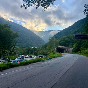 車道を🅿️まで🚶🏻‍♂️💨本日の稜線を見ながらトボトボと🚶🏻‍♂️💨11時間で延長料金なしで終了🙇🙇