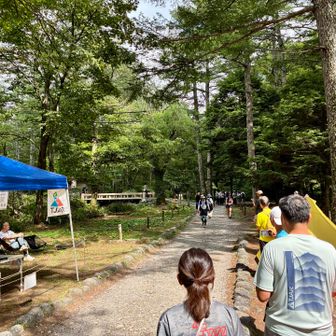 TJARの選手が上高地のチェックポイントに到着。3位の選手でした。　槍から下りてきてこの後南アルプスに向かうらしい。変態です。　