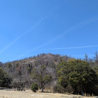 キャンプ場から
この山越えて　剣山へ