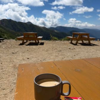 大天井ヒュッテにて
セルフコーヒー200円をいただき元気回復。