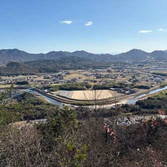 日の出山裏からの眺望。この景色も好きです。
