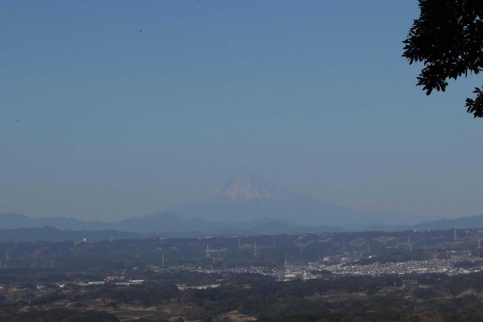 富士山をズーム
以前は眺望話だったですが、登山道が整備され山頂は木が伐採され眺めが良くなりましたね。
整備されている皆様に感謝🙏