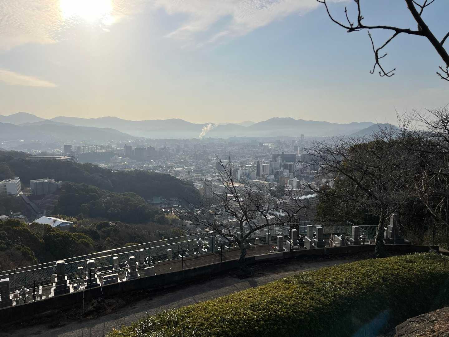 南東方向📸パチリ
真ん中奥に灰ヶ峰その右に絵下山で更に右側に黄金山かなぁ〜‼️🤫