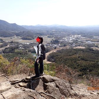 チョウを採る青年
岩場より南側展望