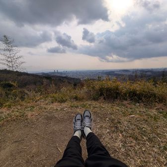 三好山山頂から二段下がる。