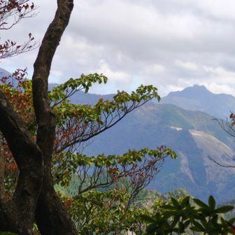 傾山を横目に歩けます😊