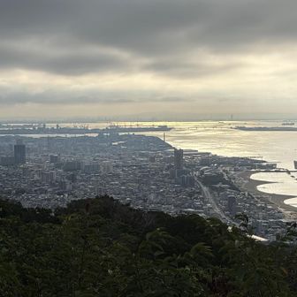 神戸市内方面眺望。神戸空港までよく見えます。