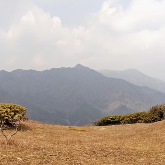 北の頭…ここで、お昼…
山頂は、鹿のフンを気にしなきゃいけないから😅

キララ峰、久しく行ってないな〜って見てた…
すぐそこだから…