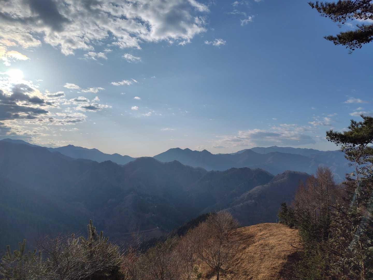 遠くに三ッ峠山☺️