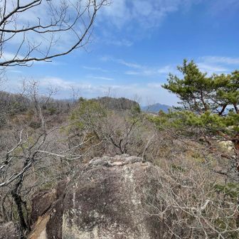 二番岩からの岩山(一番岩)の眺め。