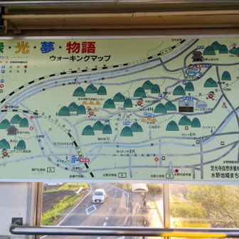 駅のホームにもウォーキングマップ