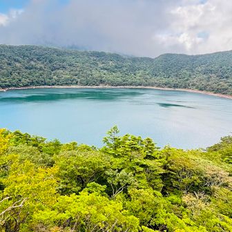 岩の上からの全体俯瞰です。