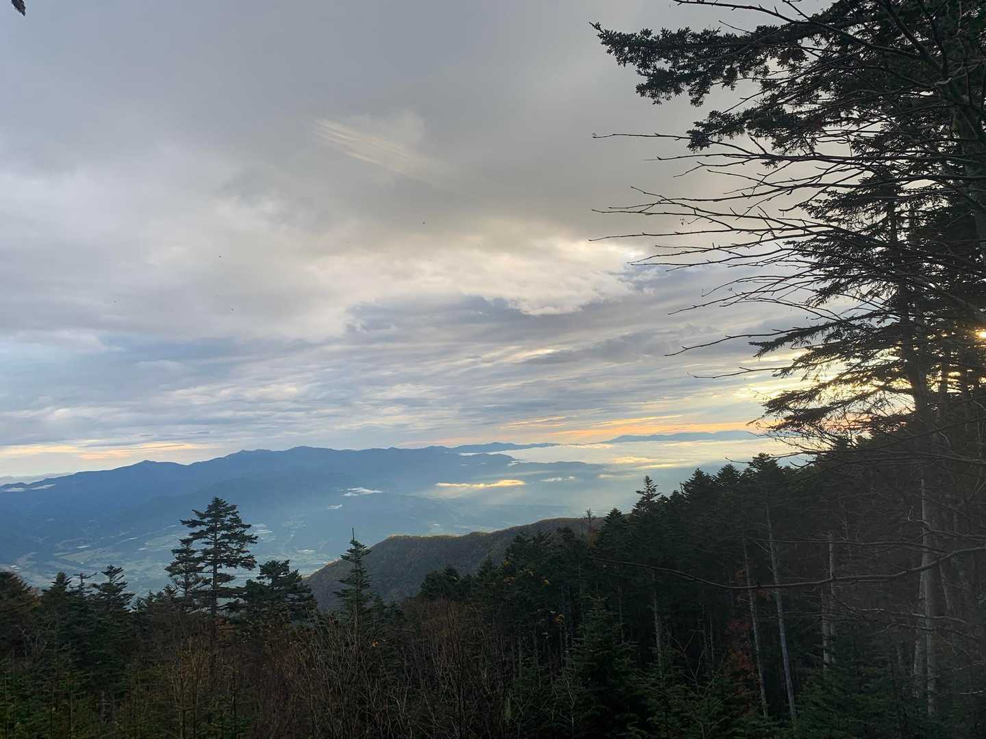 下山開始。天気はどうかなあ。