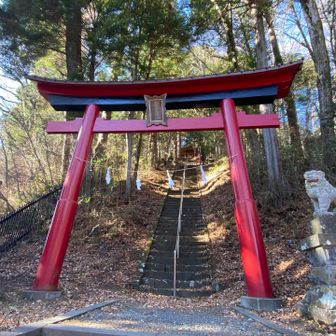 神社に参拝後、降りてきてから神社の裏から進む事を知る