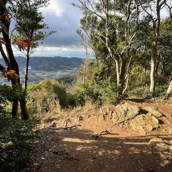 西茶臼より。また椅子が無くなりました。先日までは、有ったのになぁ～