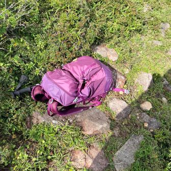 中岳に登る前に荷物をデポしてみる。一度やってみたかった