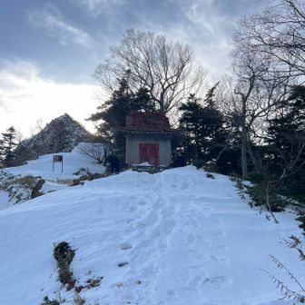 金精トンネル駐車場🅿️はパトカー🚓と消防車🚒が数台停車していました。ヘリも飛んでいたので訓練でしょうか？