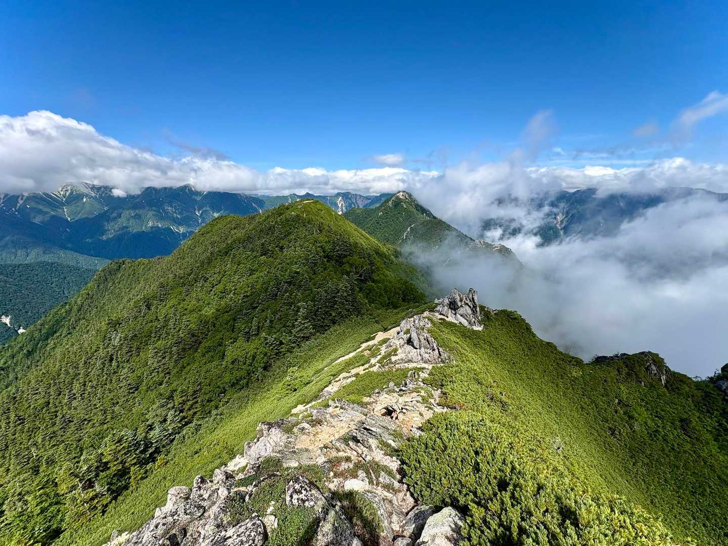 最奥で佇む唐沢岳へと進みます⛰️