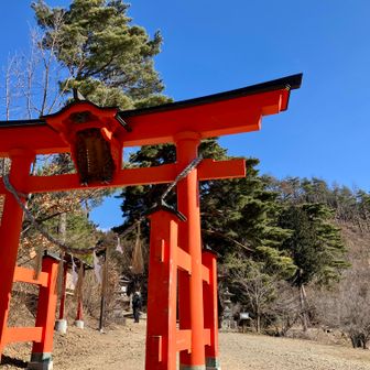 神田千鹿頭山神社の鳥居を抜けて、