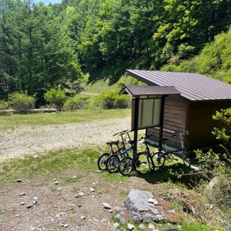 ……ハッ！無心で降るうち登山口に到着したようです。
