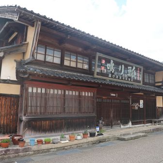 堀口酒造は1619年創業の福井県では最古の酒
蔵と言われています。看板にある「鳴り瓢」は
5年かけて熟成させた淡麗辛口のおいしいお酒
とか🍶下の坊主の先輩が無類の日本酒好きな
ので、買えば良かったかな🙄