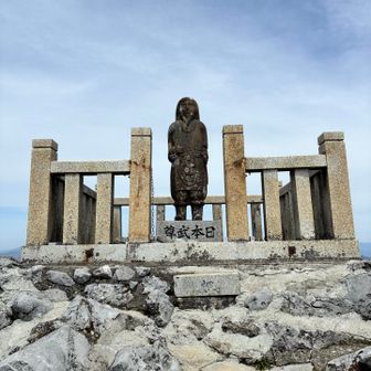 日本武尊ヤマトタケルノミコト
伊吹山の荒神を退治するために山に登るが逆に返り討ちにあう