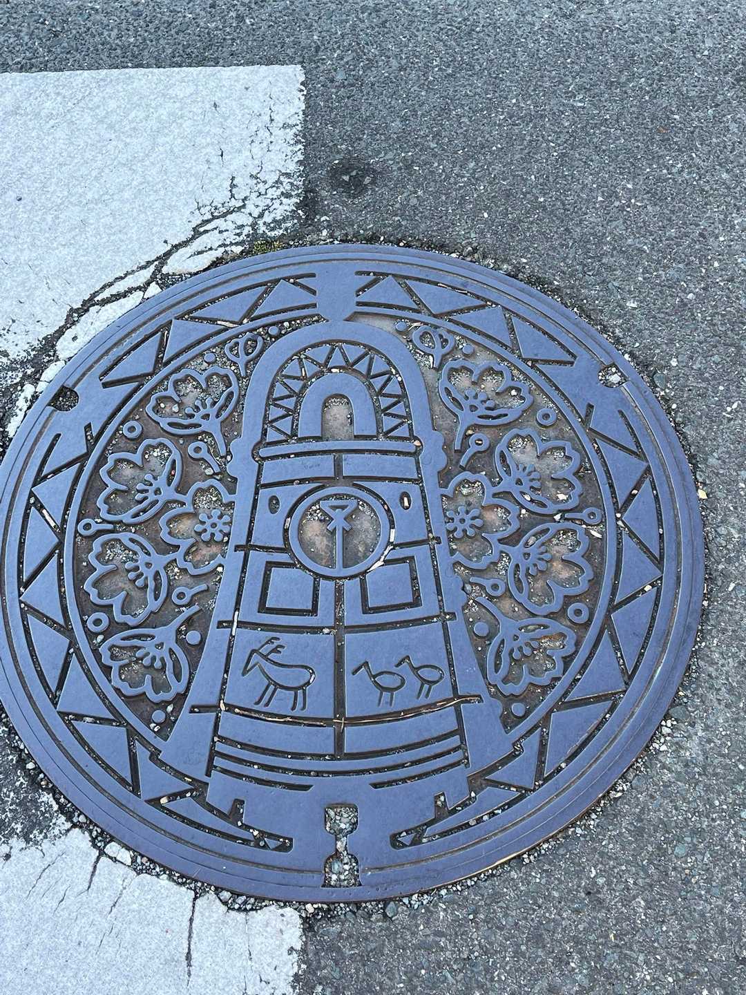 これは銅鐸らしいマンホール🕳️の図案