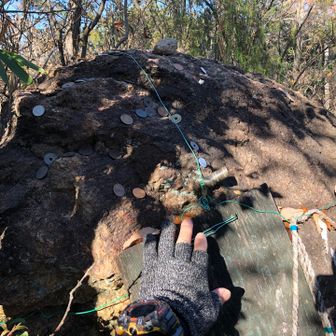 パワースポットの夫婦岩。
いつまでも夫婦円満でいられますように👏
…って、小銭を盗んでいるのではありません😆