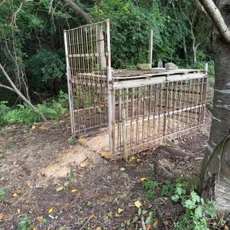 下山して登山口にて
イノシシの箱罠🐗
山の中もイノシシの形跡がいっぱいありました