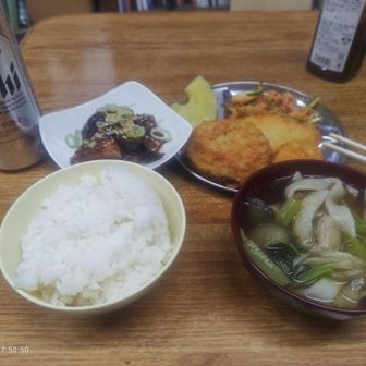 晩飯。ここの飯はうまい。