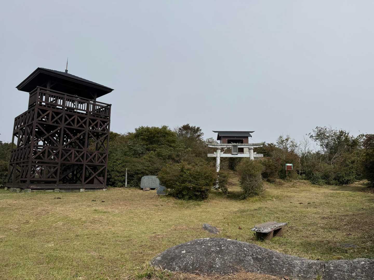 頂上に日山神社⛩️