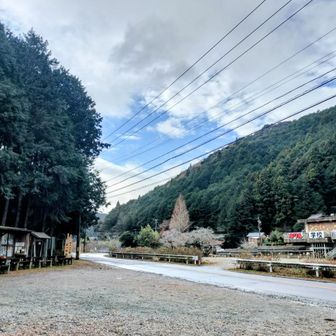 ここは鳥川ホタルの里。夏にはゲンジボタルが乱舞するという。
あちこち寄り道してたら遅くなってしもたw