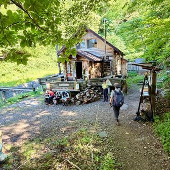 そして無事下山！
生還だ！
やった、よかった、うれしいなあ
マジでそう思えた
なんなら剱無事下山同等かそれ以上にホッとした(笑)
人それぞれだと思うけれど、羅臼岳にはそれくらいの緊張感を持って臨むべき