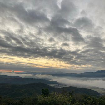 川内川上流方面
川内川に沿って雲海が下流へ（写真左側から右側に）流れていく。
