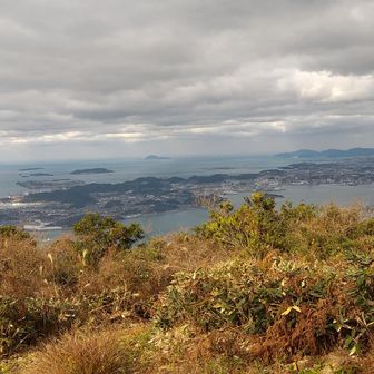戸の上山山頂。関門海峡がよく見えます。