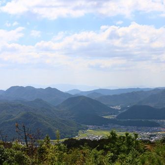 南側 
小豆島と瀬戸内海がかすかに見える