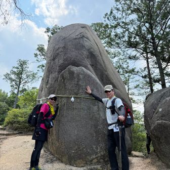 必死に歩いて
本日2️⃣座目、本宮山⛰️です。

ココまでひたすら登り
写真撮る余裕なかった💦

くじら岩🐳の前にて📸
