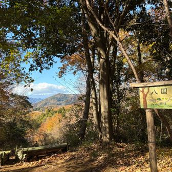 ちょうど雲に隠れてるけど、正面に富士山。