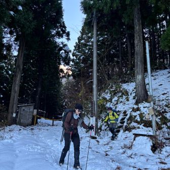 ラッセルで、登りは4時間半かかったのに下山は2時間半🤣

次回は、アイゼンでサクサク歩ける時期に部子山周回しましょー。
