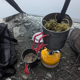 今夜「も」パスタとツルヤのナス味噌汁。
（パスタソースは違います）
