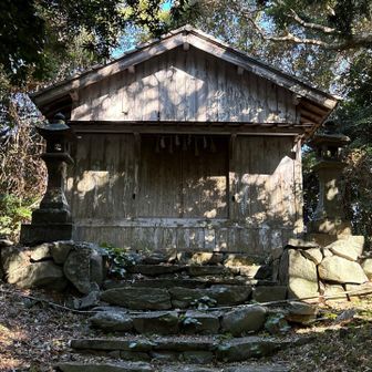 GET
でもここへの到達までは良かったが、狭い場所での方向転換、大変だった
行ける所まで車🚙でと思って失敗😞
先駆者様は歩いて行ったんかなぁ⁉️
ちょっとの隙間を利用して何度も何度も切り返して自力脱出😀