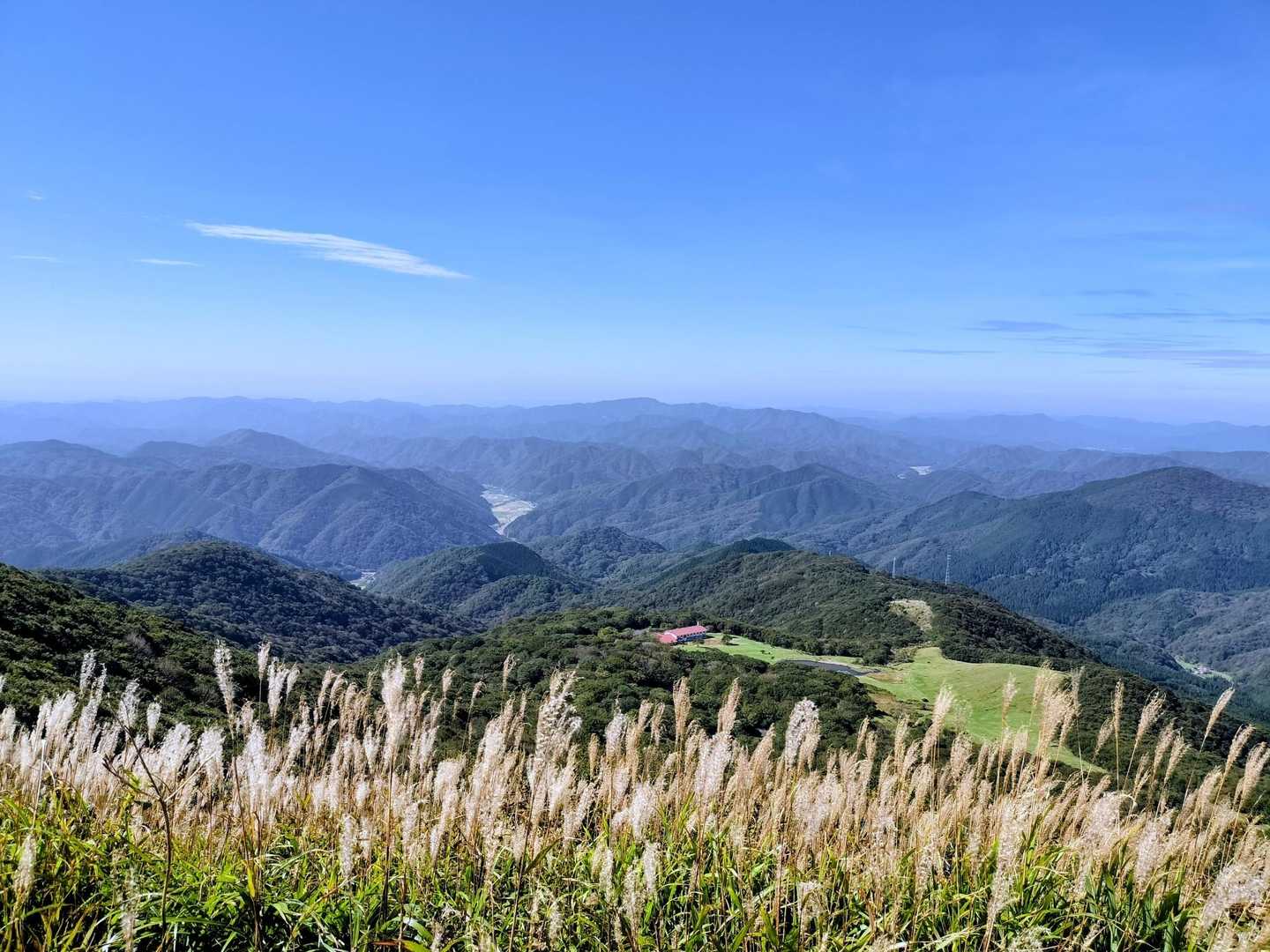 吾妻山ロッジ方面✨