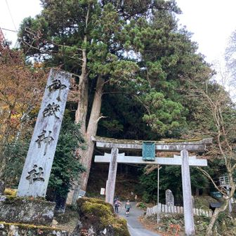 ケーブルカーの始発が7:30なので参道を歩きます