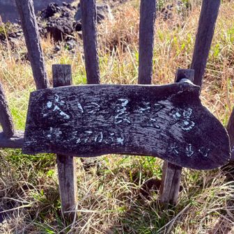 火口西展望所
”火口展望場”と書いてあるように見える。