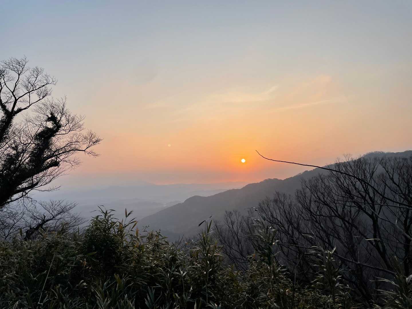 山頂からの景色です✨
ガスっておりまして、三瓶山がうっすらとしか見えませんでした😅⛰